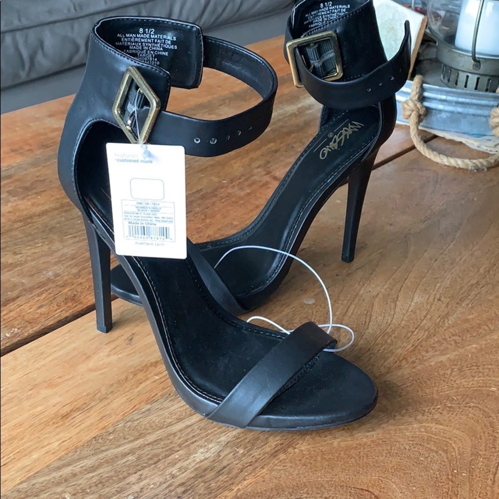 Mossimo heel with gold accents size 8.5